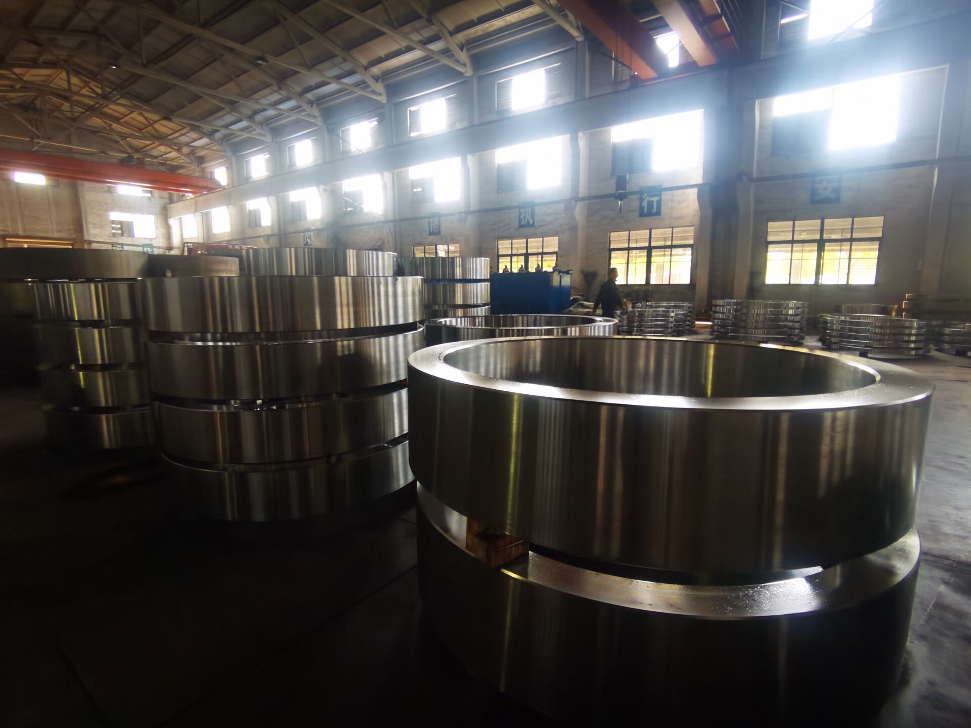 Pengolahan panas QT cincin baja tempa memberikan akurasi dimensi 1000 sampai 7800mm Ideal untuk struktural dan tugas berat industri