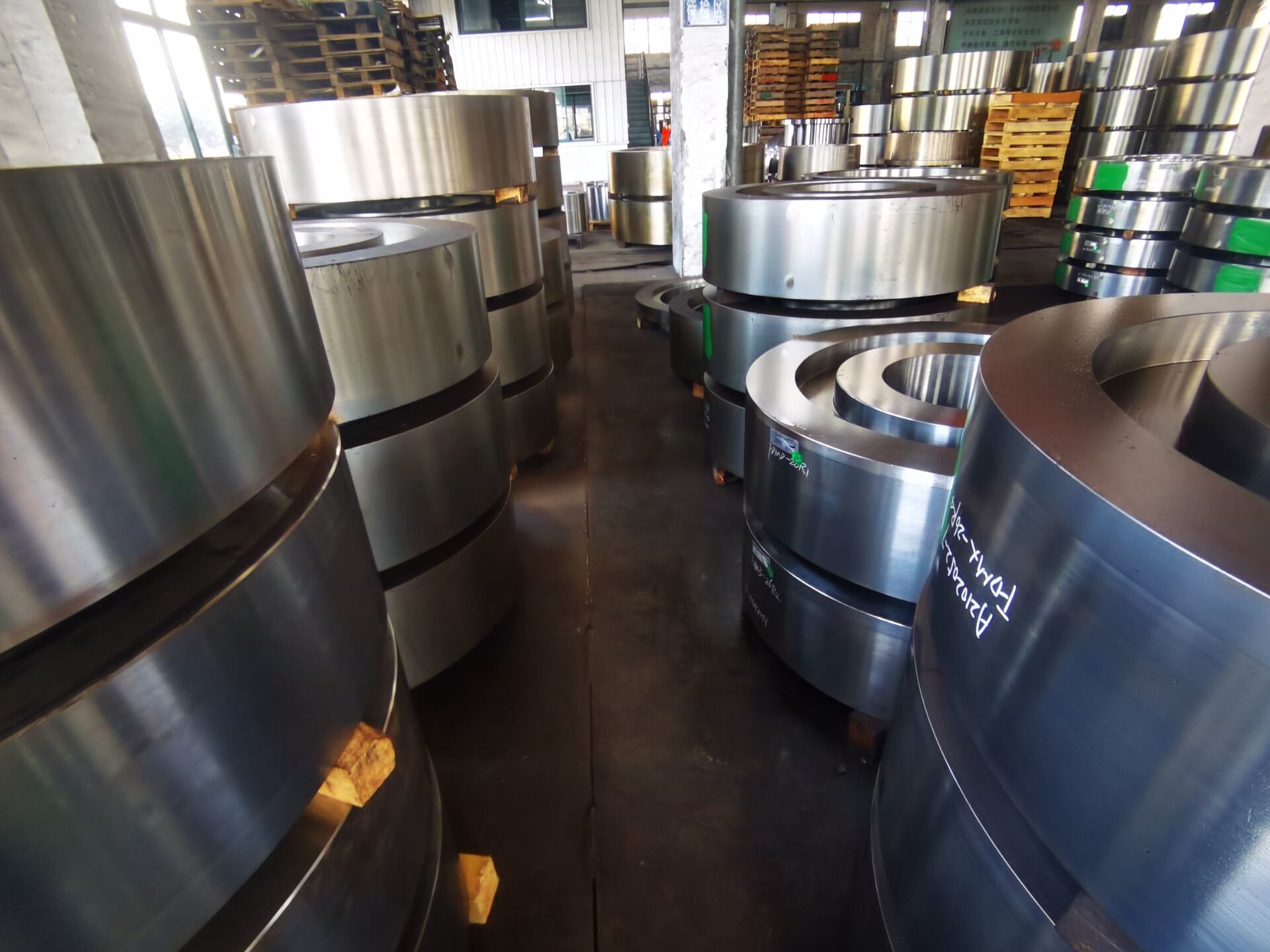 Cincin Baja Tempa 1000-7800mm Menyediakan Kekasaran Permukaan 3.2 dan Kekerasan 240-320 Kompatibel dengan Mesin Industri