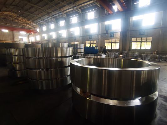 Pengolahan panas QT cincin baja tempa memberikan akurasi dimensi 1000 sampai 7800mm Ideal untuk struktural dan tugas berat industri